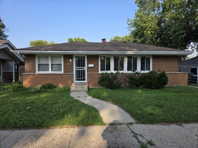 Building Photo - 15135 Woodlawn Ave