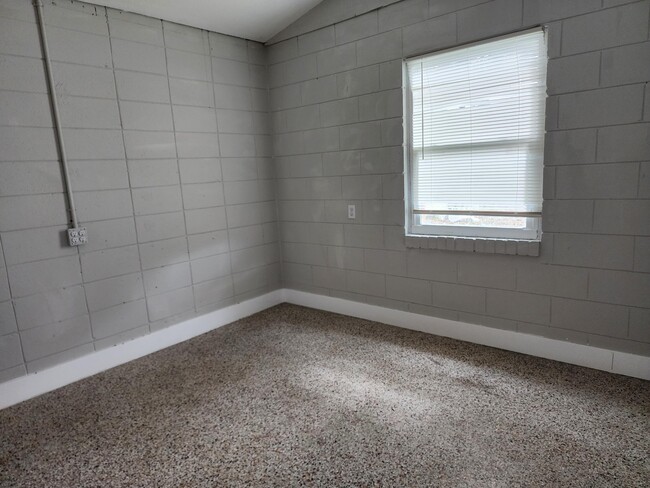 Building Photo - 4910 Ralls Dr