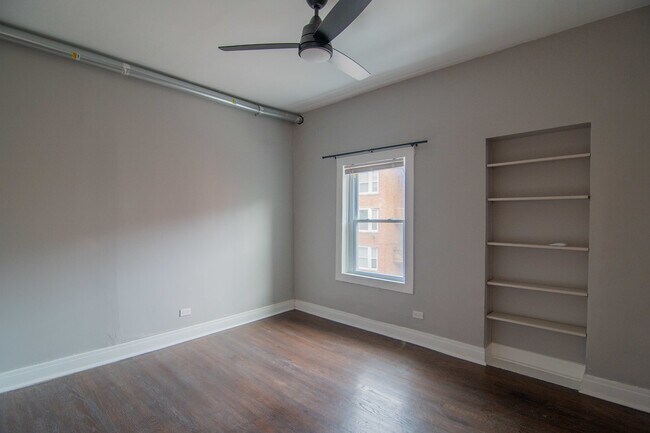 Building Photo - 844 W Lakeside Pl