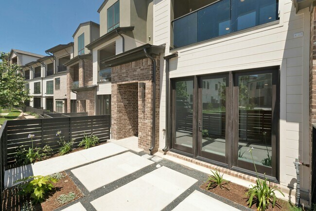 Building Photo - 4611 Unity Cir