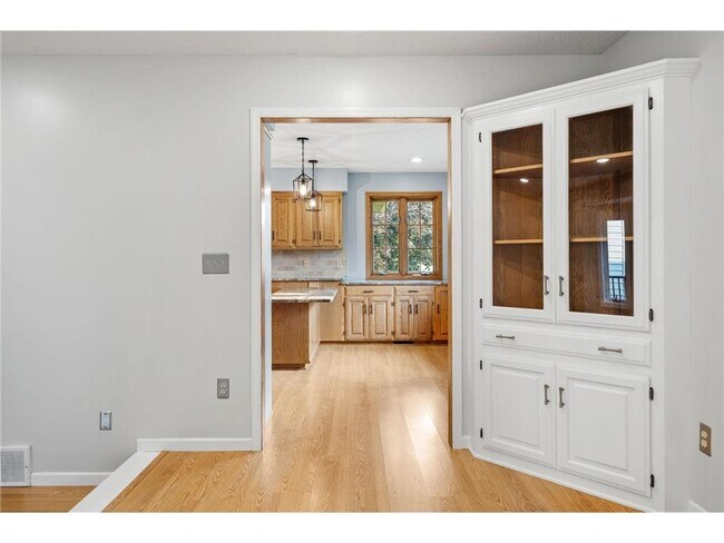 Building Photo - 1008 3rd St NE