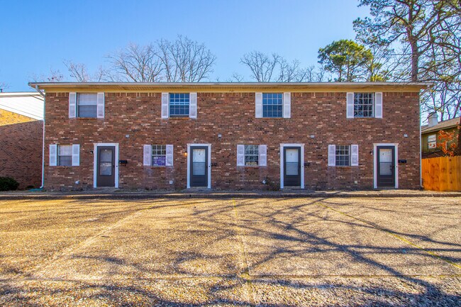 Primary Photo - 1921 Sanford Dr
