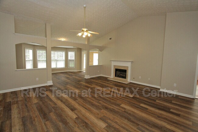 Building Photo - 1490 Creek Pointe Cir