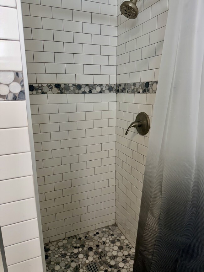 Building Photo - 986 S Hope Ave