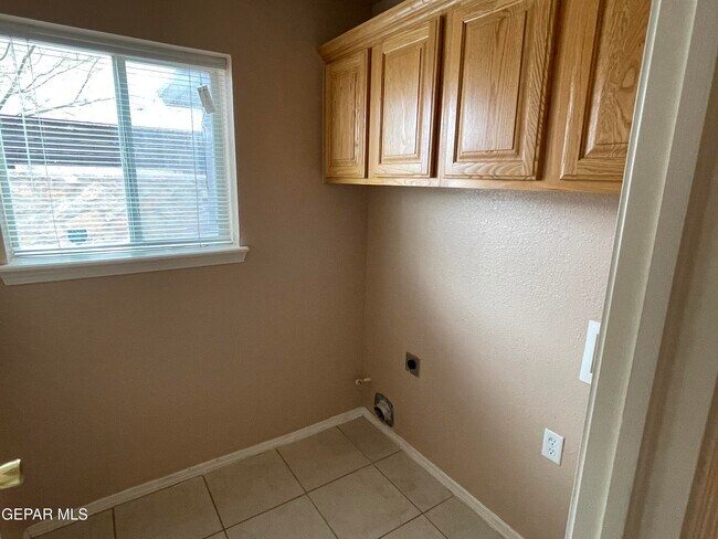 Building Photo - 452 Emerald Pass Ave