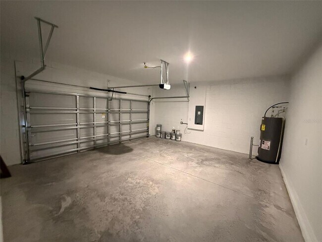 Building Photo - 3565 Dahlia Dr