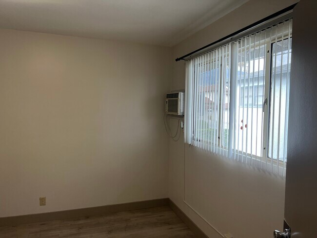 Building Photo - 519 Linwood Ave