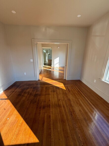 Building Photo - 62 Locust St