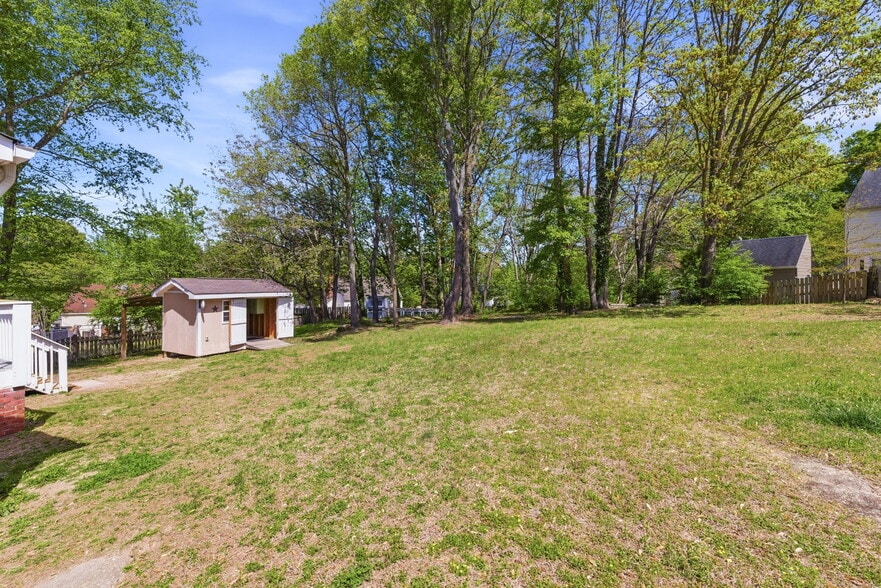 0.56 acres with shed for storage - 940 Skylar Ct