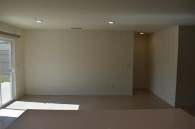 Building Photo - 686 Keenan Ct