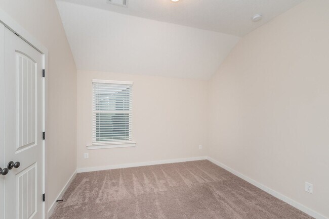 Building Photo - Welcome home to Summerton Village!  Ask us about our 1 month of FREE RENT!