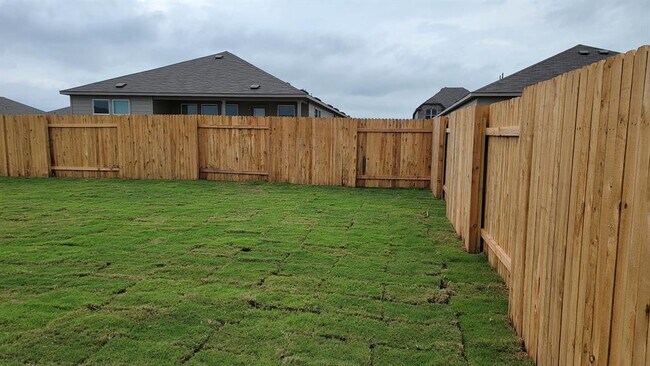 Building Photo - 101 Red Buckeye St