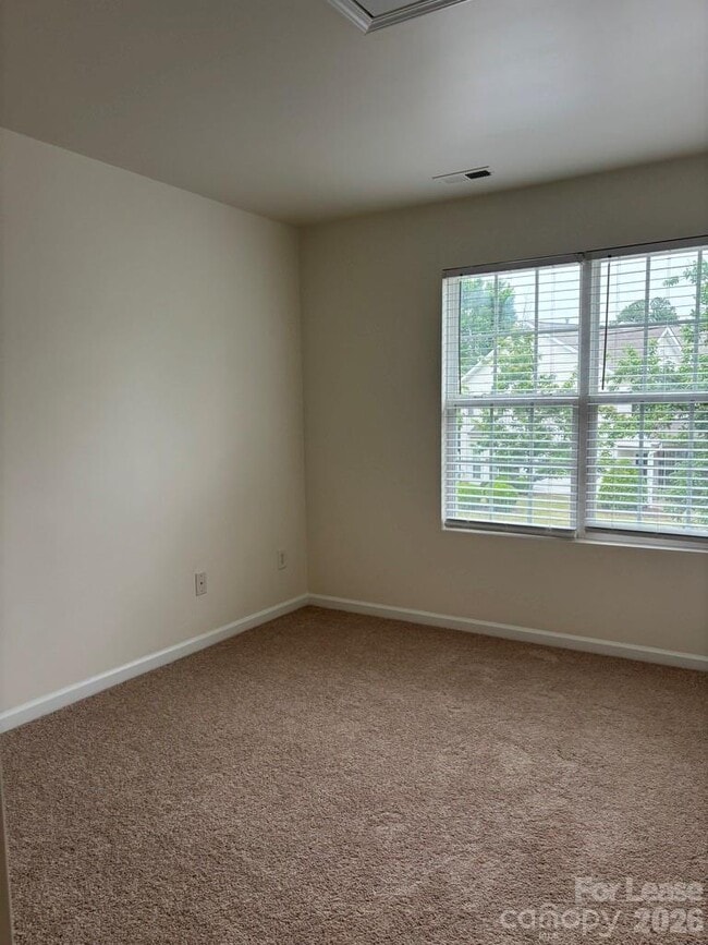 Building Photo - 18 Sharpstone Ln