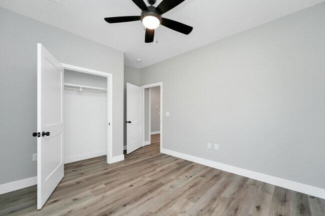 Building Photo - Hickory Village 55 Plus, LLC - 3700 E Cherry St Springfield, MO 65809