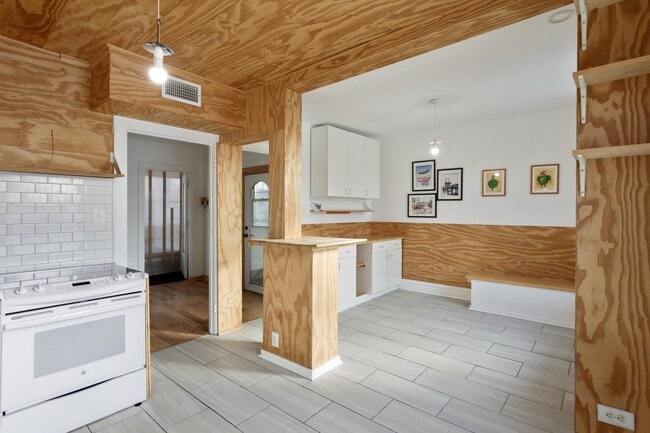 Building Photo - 4837 W Irving Park Rd