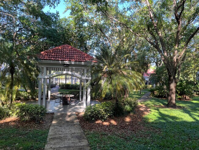 Building Photo - 5024 Lantana Rd