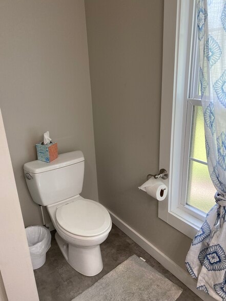 Bath - 445 Hampton St