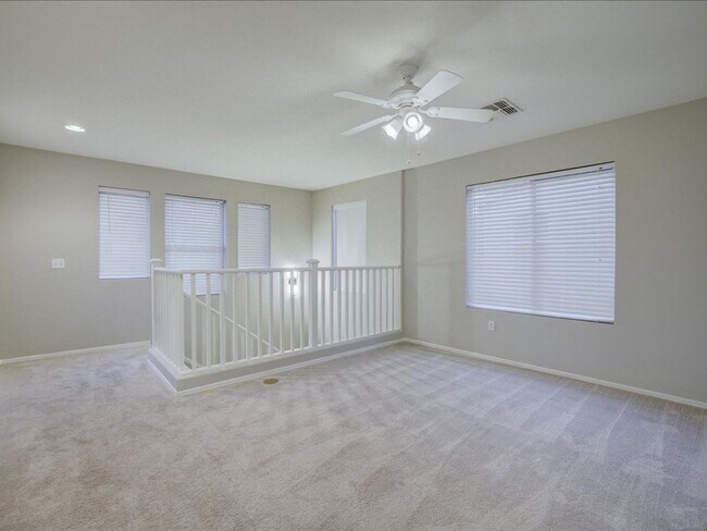 Building Photo - 2 Bedroom, 2.5 Bath