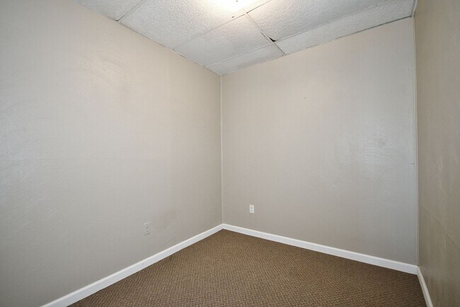 Building Photo - 1606 Bingham St