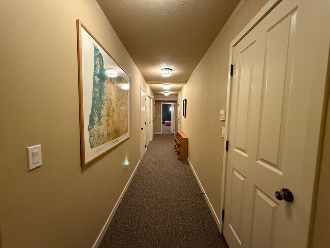 Building Photo - WINTER SPECIAL DISCOUNTED $500 PER MONTH F...