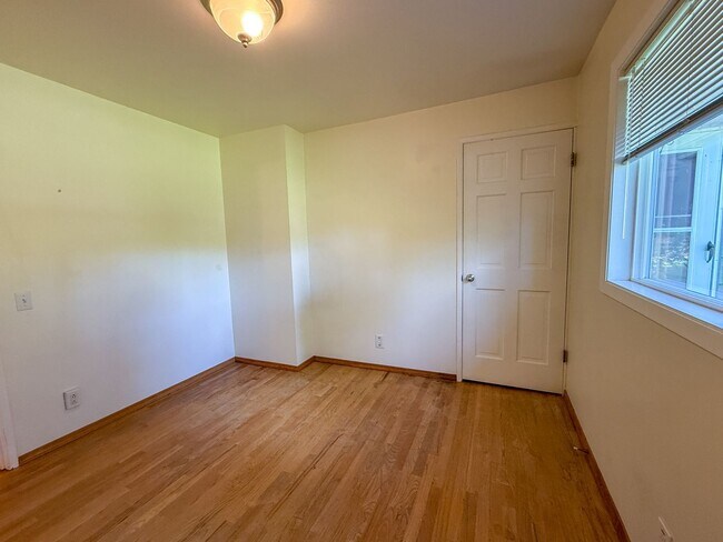 Building Photo - 3bd/1.5ba Edmonds Home