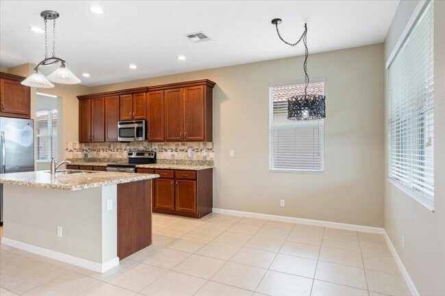 Building Photo - 12054 SW Bennington Cir