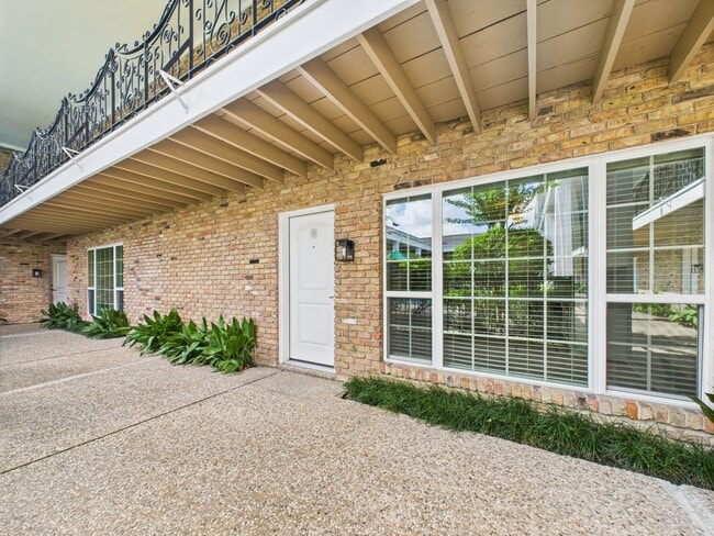 Building Photo - 5333 Richmond Ave.