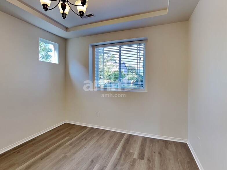 Building Photo - 1206 Blue Jay Ave SW