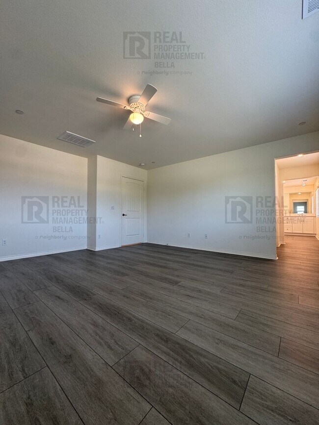 Building Photo - Cul-De-Sac Home in Heritage Lake Featuring Downstairs Bedroom & Bath + Loft