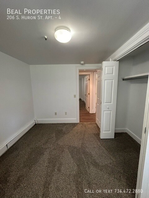 Building Photo - 206 S Huron St