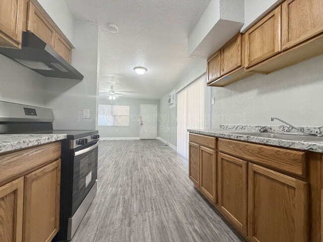 Building Photo - 2107 Bonneville Dr