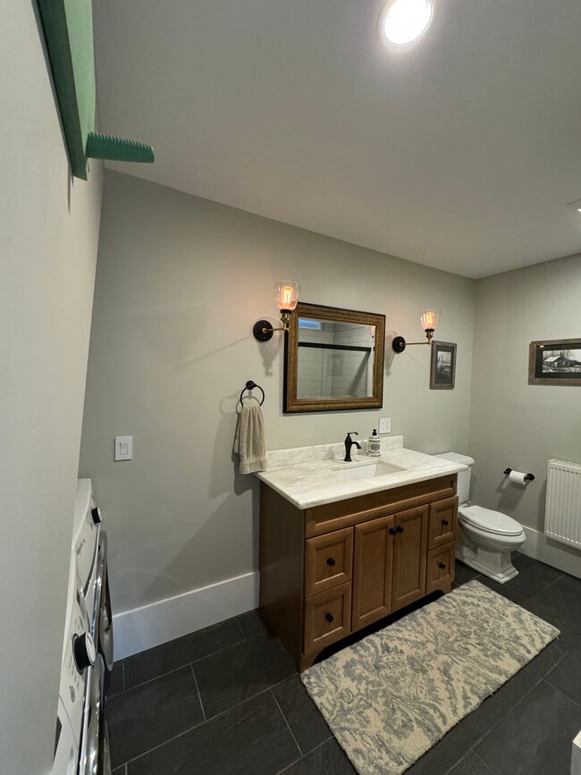 Building Photo - 147 Lincolnville Ave