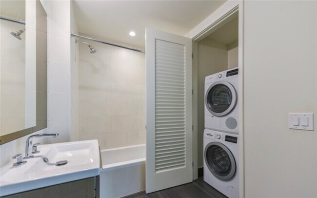 Building Photo - 889 Francisco St