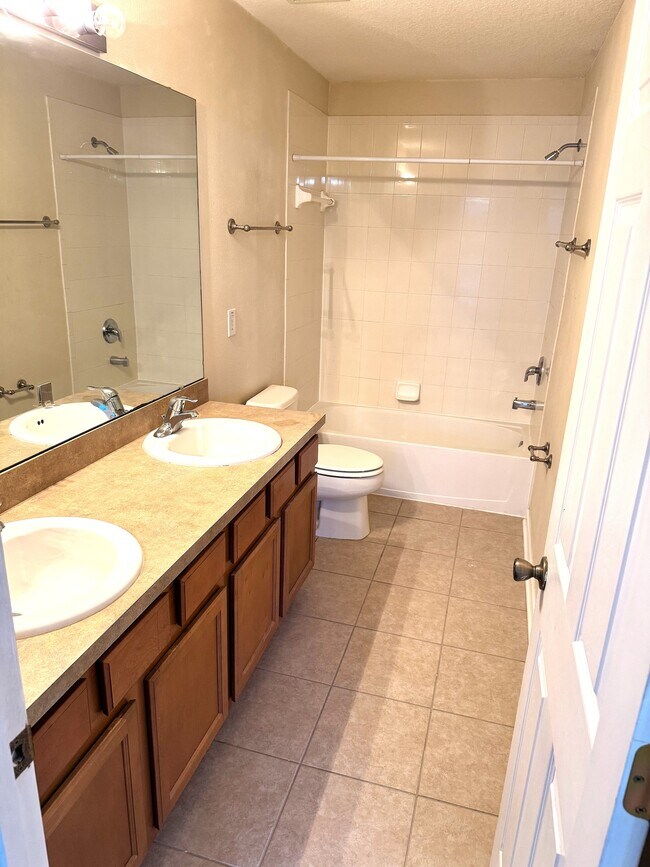 Building Photo - 1500 Calming Water Dr