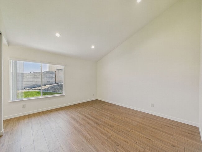 Building Photo - COMPLETELY BRAND NEW HOUSE from ground up! Available NOW $5,300