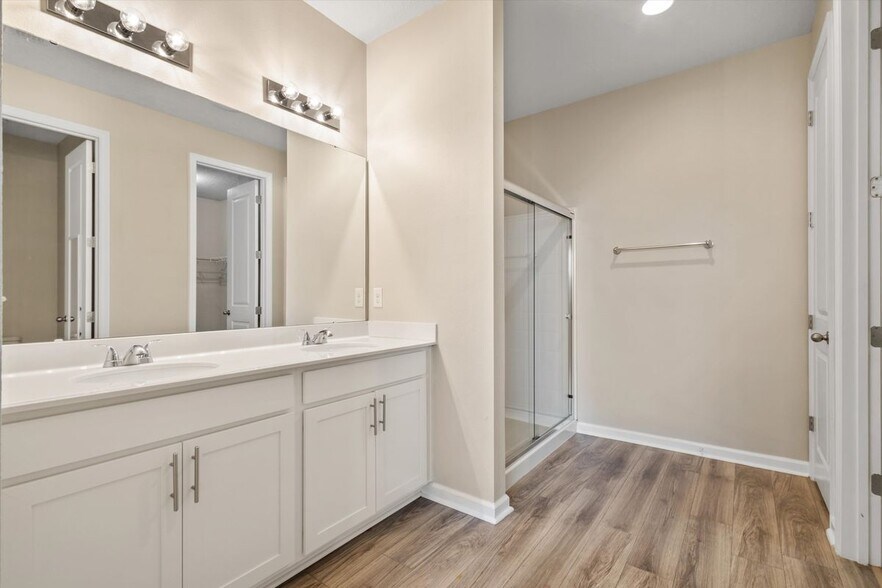 Building Photo - 737 Meadow Pointe Dr