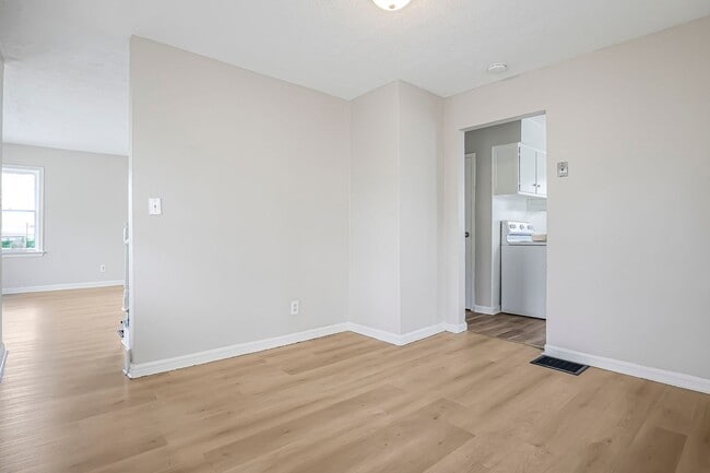 Building Photo - Newly Renovated - 3 Bed, 1.5 Bath Single-Family Home w/ Garage!!