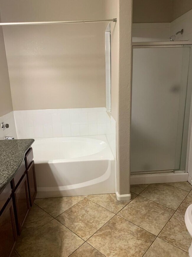 Building Photo - Beautiful 3 bedroom Condo in Summerlin- 2 weeks Free!!