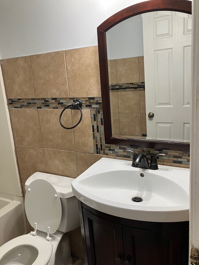 Building Photo - 7054 Foxhall Dr