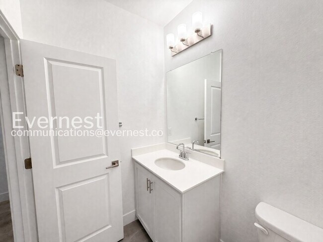 Building Photo - 4-Bed/3-Bath Home/Voucher Accepted/Available Now!