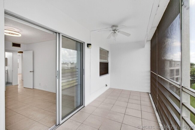 Building Photo - 4028 Hythe B