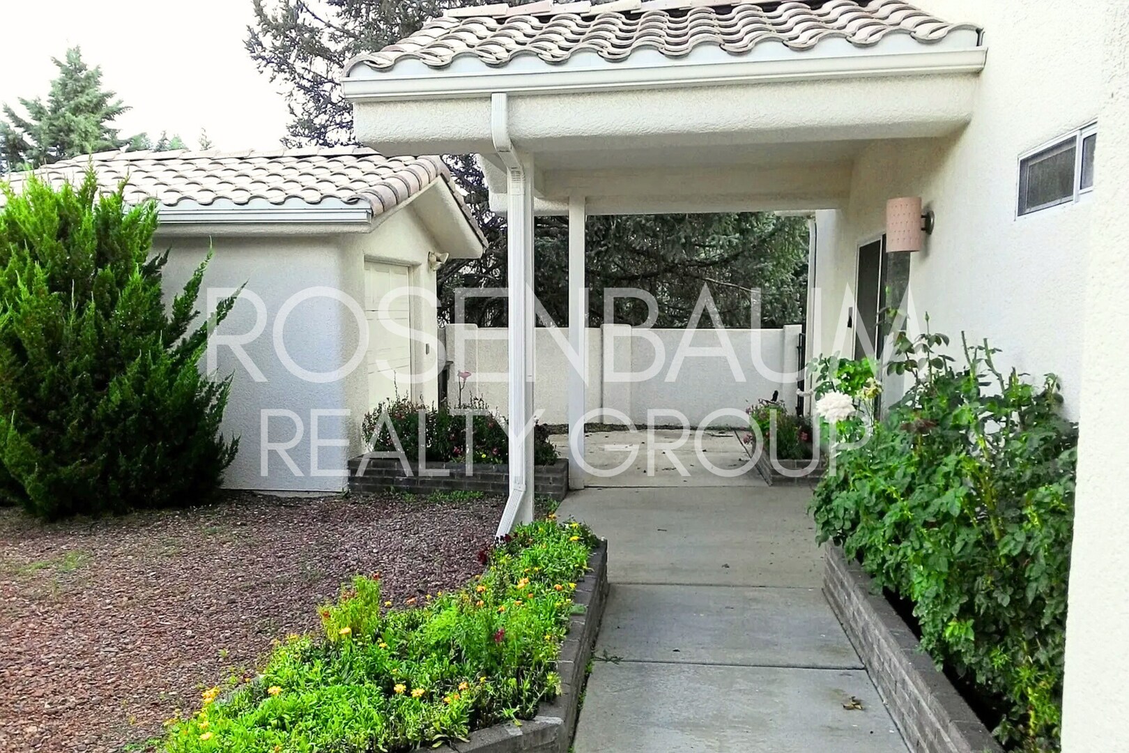 Building Photo - Charming 3-beds, 2-baths home in the Prest...