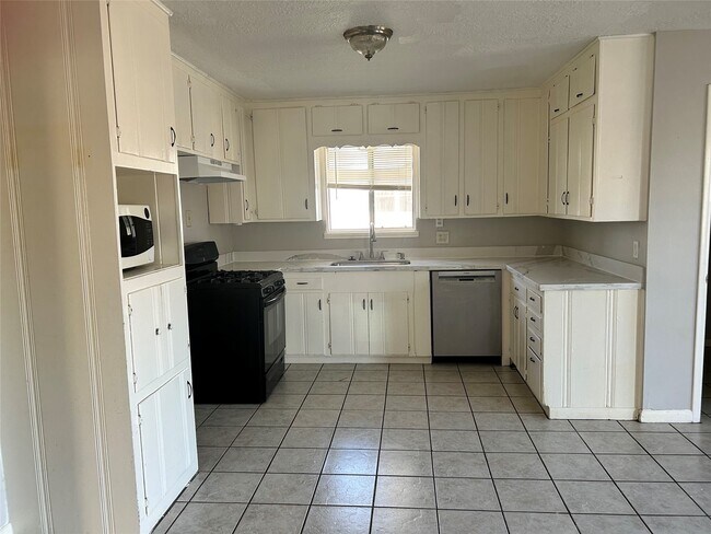 Building Photo - 2122 Purdue St