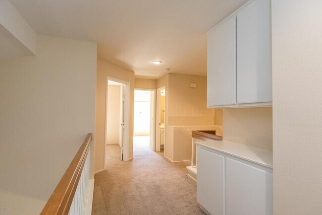 Building Photo - Modern Comfort Meets Tranquil Living in Newbury Park