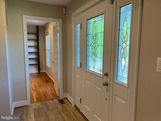 Building Photo - 9502 Tregaron Pl