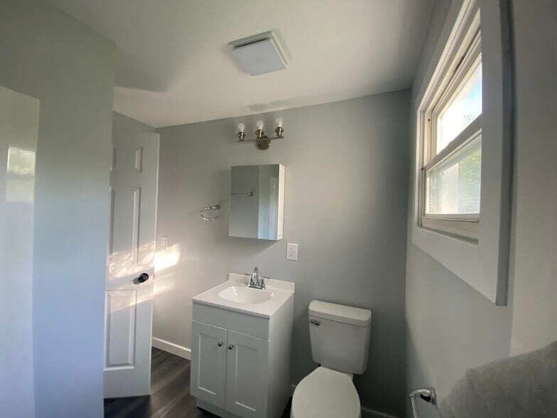 Bathroom - 1326 Westcott St