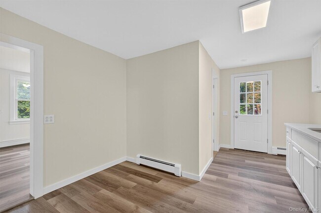 Building Photo - 2091 Maple Ave