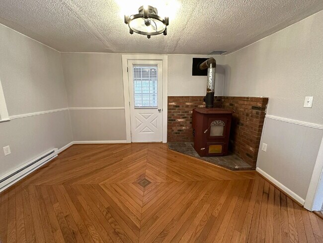 Building Photo - 2828 Cedarhurst Rd