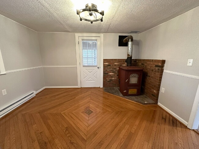 Building Photo - Updated 3 Bedroom Duplex in Finksburg