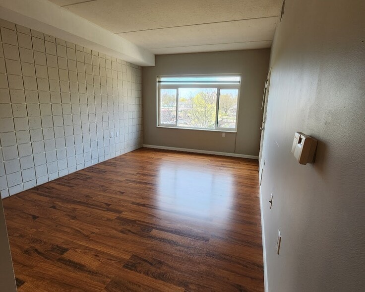 9 living room - 400 N Richmond St
